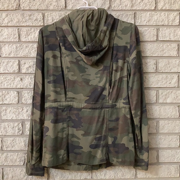 Design Lab Camo Lightweight Hooded Jacket - Picture 3 of 7